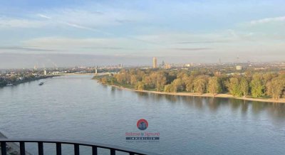KÖLN-MÜLHEIM - WAS FÜR EIN AUSBLICK! PHANTASTISCHE 3-ZIMMERWOHNUNG MIT DOMBLICK DIREKT AM RHEINUFER!