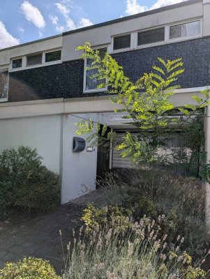 Reihenmittelhaus mit großzügiger Doppelgarage in Erkrath- Hochdahl