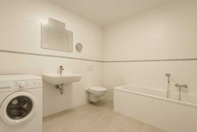 Geschmackvolle, vollst. renovierte 3-Raum-Maisonette-Wohnung mit lux. Innenausstattung