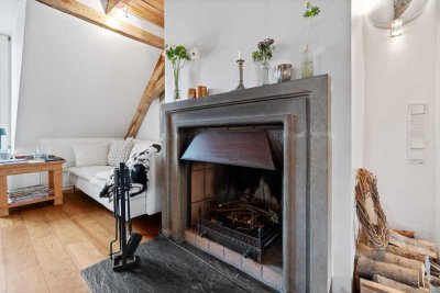 Für Individualisten mit Stil: Altbau-Kaminwohnung, modern interpretiert, Rheinblick und Garten