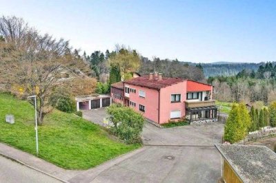 Großzügiges 3-Familienhaus mit Wintergarten, Balkon, Solaranlage & großem Grundstück
