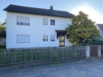 Zwei Wohneinheiten unter einem Dach - Sanierungsbedürftiges Haus mit Potenzial für Familien oder Inv