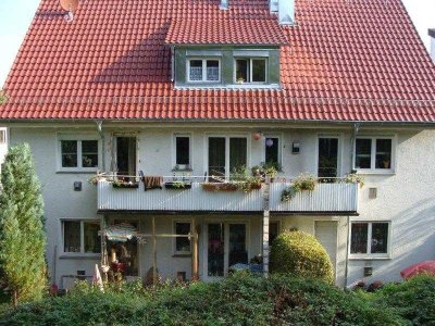 Stilvolle, gepflegte 1-Zimmer-Hochparterre-Wohnung mit Balkon und EBK in Stuttgart