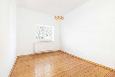 Talstraße, nahe Prenzlauer Berg: 2,5-Zimmer Altbauwohnung im Baudenkmal, Gemeinschaftsgarten, Fernwä