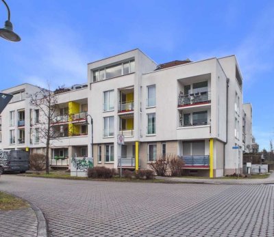 Bezugsfreie Dachgeschosswohnung mit Dachterrasse und Stellplatz!