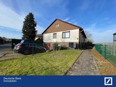 Einfamilienhaus mit 2 Garagen & Wärmepumpe auf großem Grundstück