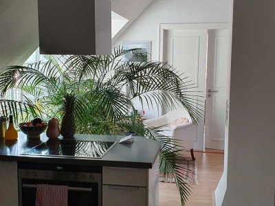 Charmante Altstadt-Dachgeschosswohnung mit Balkon im Herzen von Landsberg