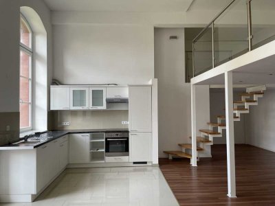 Schickes Loft mit Einbauküche in Stadtfeld