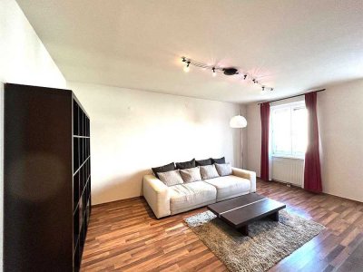 Stilvolle, modernisierte 2-Zimmer-DG-Wohnung mit EBK in Landau in der Pfalz