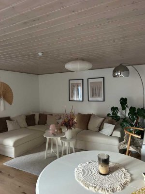 Schöne Altbau-Wohnung in Unter-Schmitten, frisch renoviert, Küchenzeile inkl.