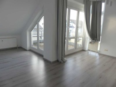 Komfortables Wohnen im Dachgeschoss mit Balkon - WG-geeignet -Außenstellplatz + TG-Stellplatz