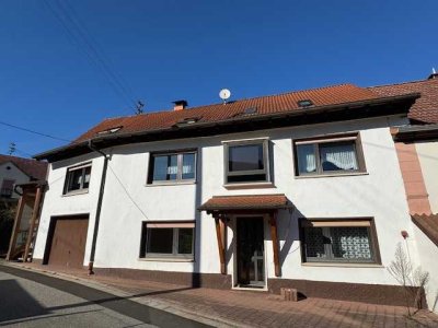 Einfamilienhaus mit Freiraum für die Familie und separatem Freizeitgrundstück
