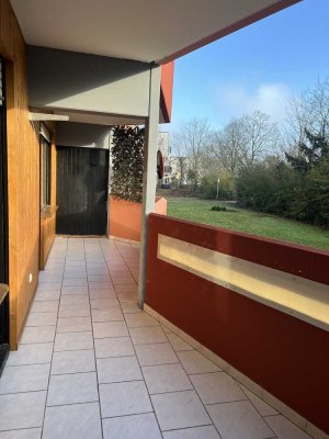 Ab sofort frei: sonnendurchflutete 2 - Zimmer - Eigentumswohnung mit Einbauküche und großem Balkon!