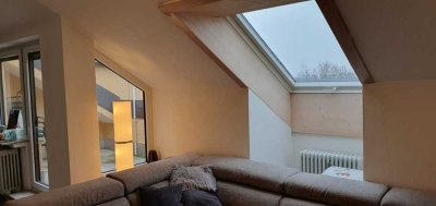 Helle 2-Zimmer Dachgeschosswohnung mit uneinsehbarer Sonnenmulde in Königsbrunn