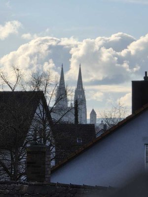 Exklusives Wohnen nahe DEZ – Dachgeschosswohnung mit Firsthöhe & Domblick