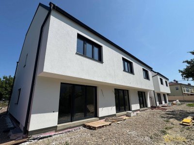 ÜBERGABE IM OKTOBER. LETZTE 2 HÄUSER! ZIEGEL-NEUBAU MIT PV-ANLAGE, KELLER UND TOP- AUSSTATTUNG! PROVISIONSFREI für den Käufer.