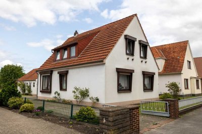 *** traumhafter GARTEN mit OBSTBÄUMEN - viel NUTZFLÄCHE - HWR - GARAGENHAUS ***
