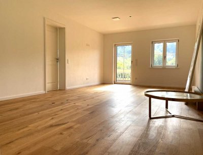 ***NEUBAU ERSTBEZUG*** Helle 3-Zimmer Wohnung mit Kampenwand- und Chiemseeblick!