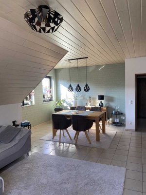 Lichtdurchflutete  3 Zimmerwohnung  mit Balkon in ruhiger Wohnlage