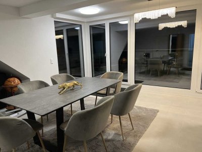 Stilvolle, neuwertige 3,5-Penthouse -Wohnung mit Balkon.