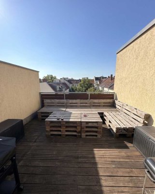Möblierte, Frisch renovierte 1,5-Zimmer-Wohnung mit ca. 24 qm Sonnenterrasse — provisionsfrei