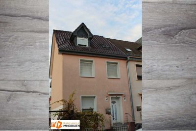 Zentral gelegenes Reihenhaus mit 5,5 Zimmern, Vollkeller und Garten. Neustadt.