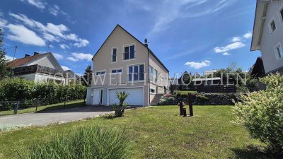 Modernes großzügiges freistehendes Einfamilienhaus mit großem Garten