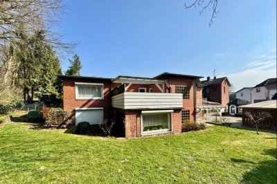 Schönes Haus mit Einliegerwohnung + 2 Garagen + Carport in toller Lage