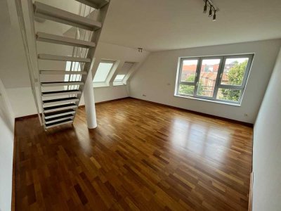 Geschmackvolle 4,5-Raum-Maisonette-Wohnung mit gehobener Innenausstattung mit EBK in Ulm
