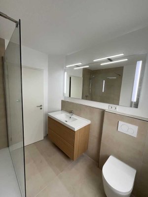 Wunderschöne sanierte 3-Zimmer-Wohnung mit Balkon, Kamin und Tiefgaragenstellplatz -Erstbezug