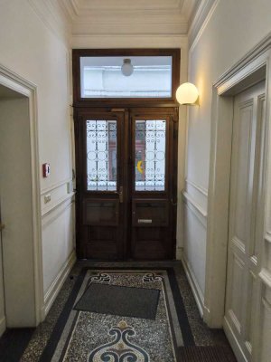 Großzügige, helle Maisonette-Wohnung mit Terrasse in denkmalgeschütztem Altbau in der Südstadt