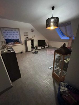 Modernisierte Wohnung mit zwei Zimmern und EBK in Duisburg