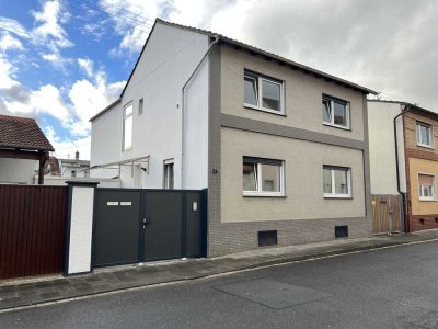 In Zweifamilienhaus Modernisierte 3-Raum-Wohnung mit Balkon und Neue Einbauküche