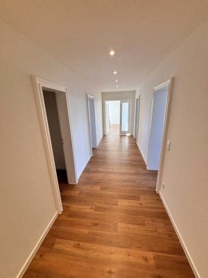 WG geeignet! Frisch sanierte 4-Zimmer Wohnung - Optional mit Einbauküche!