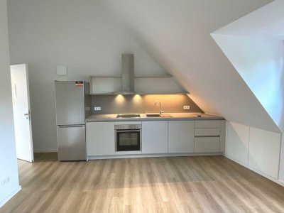 Stilvolle 2-Zimmer-Dachgeschosswohnung mit EBK und Dachterrasse!