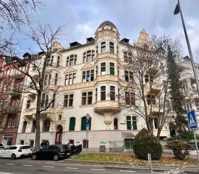 "Panoramablick"
4 Zimmer-Altbau-Maisonettewohnung in beliebter Wohnlage