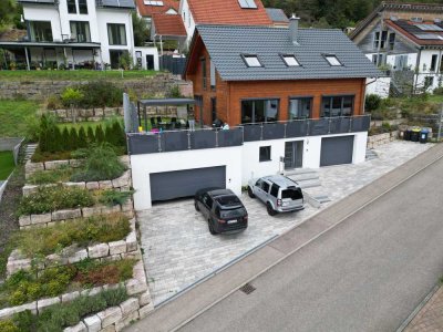 Traumhaftes Massivholzhaus mit Weitblick ins Grüne – Familienidyll auf höchstem Niveau