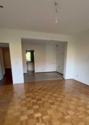 Wir suchen Student.innen zur Untermiete für eine 1-Zimmer-Wohnung mit Seeblick in Litzelstetten