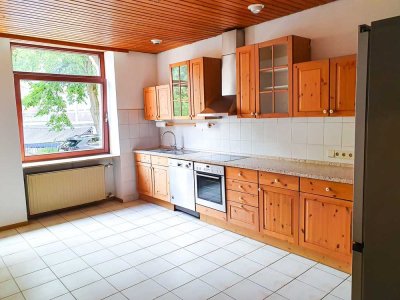 Schöne 3-Zimmer-Hochparterre-Wohnung mit Balkon und Einbauküche in Karlsruhe