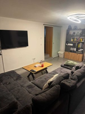Exklusive, sanierte 2-Raum-Souterrain-Wohnung in Neuss-Hoisten