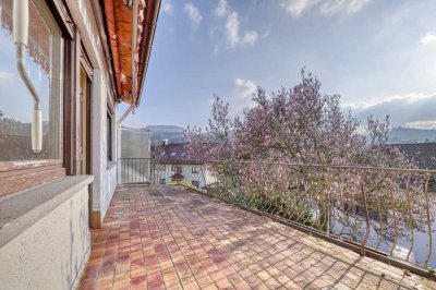 Naturnahes Reihenhaus mit tollem Balkon und Garage in Baden-Baden