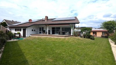 Sonniges Einfamilienhaus mit 2 Garagen und Einliegerwohnung
