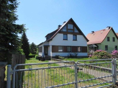 Idyllisches Massivhaus mit weitläufigem Garten