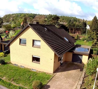 Exklusives Zweifamilienhaus mit Ausbaureserve, Luxusausstattung und Investmentpotenzial