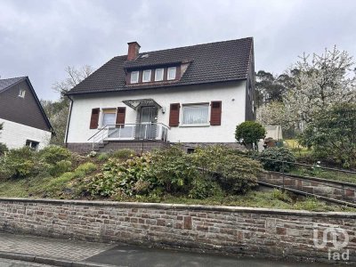 Riesiges Zweifamilienhaus in Top-Lage von Dillenburg
