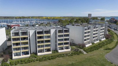 SEEBLICK BIS ZUM HORIZONT IN DER ARNE JACOBSEN SIEDLUNG