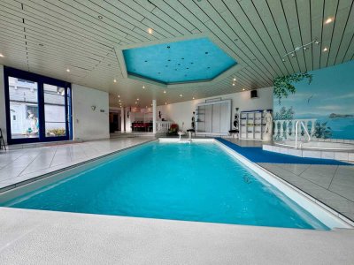 Saniertes Bungalow mit Hallenbad & 7,5 Zimmern