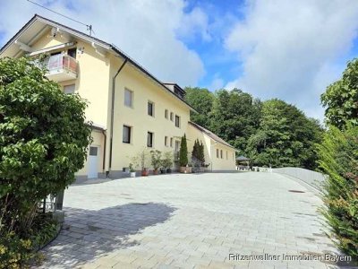 "Bayersried/Eggenthal: ruhige Wohnung im 1 OG, 4 ZI, 105 m2, 
großer Balkon inkl. 2 Garagen,