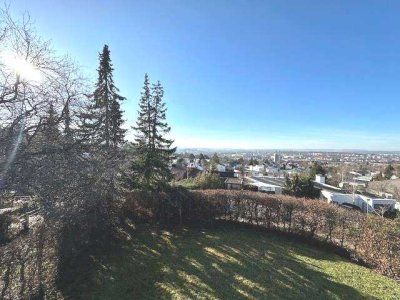 Wunderschöne 4,5 Zimmer Wohnung in 2-Fam. Haus  an der Achalm in bester Aussichtslage