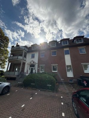 Erdgeschoss-Wohnung mit Balkon und PKW-Stellplatz